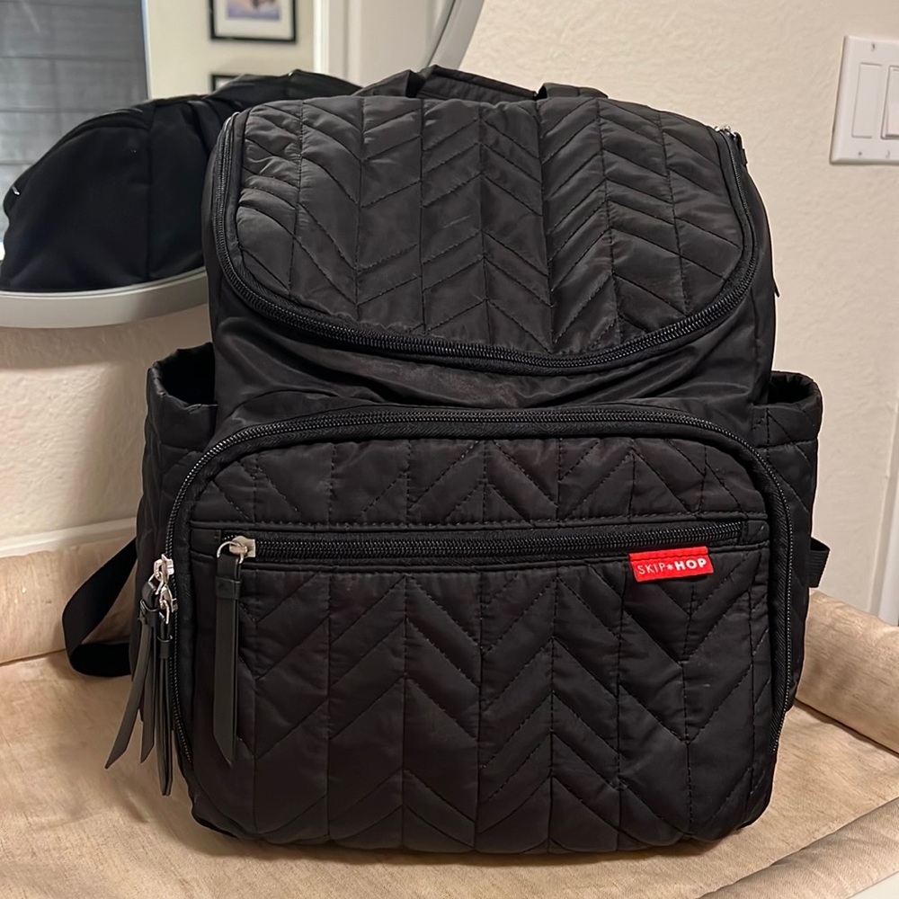 LIKE NEW. Skip Hop Forma Diaper Backpack